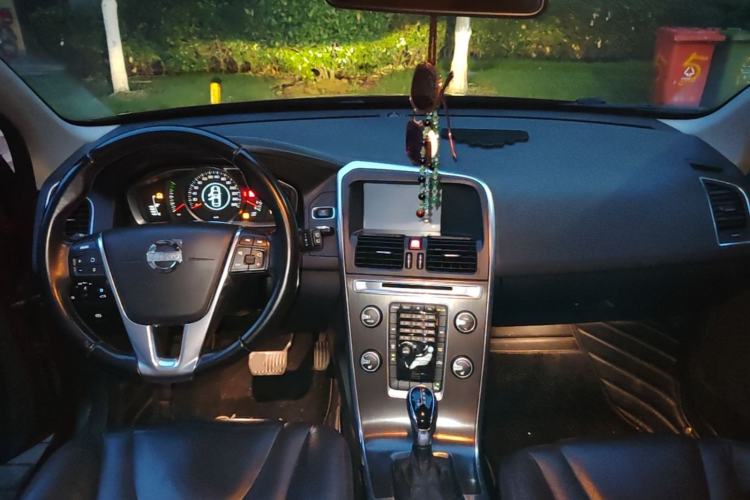 Used Volvo XC60 2014 T5 Zhiyi Edition Center Console