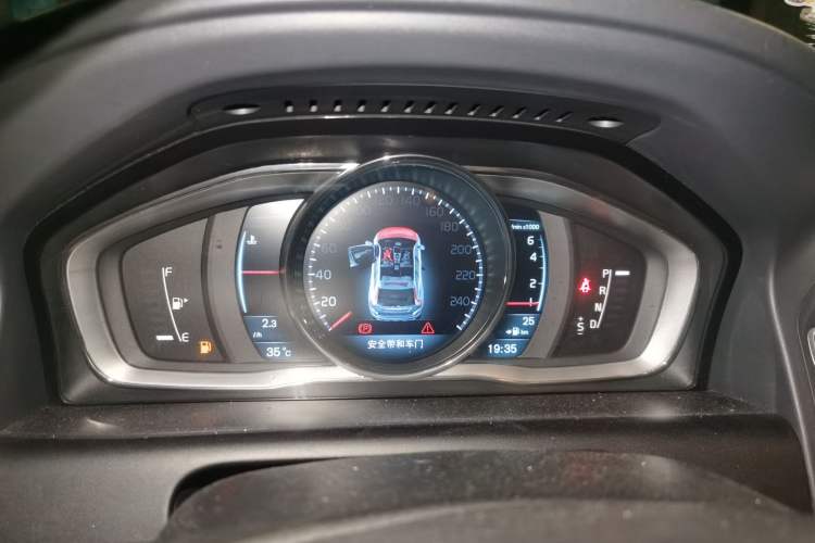 Used Volvo XC60 2014 T5 Zhiya Edition Instrument Cluster