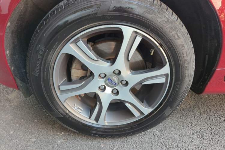 Used Volvo XC60 2014 Facelift T5 Zhiyi Edition Left Front Wheel Hub