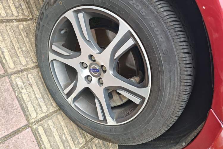 Used Volvo XC60 2014 T5 Zhiya Edition Right Front Wheel Hub