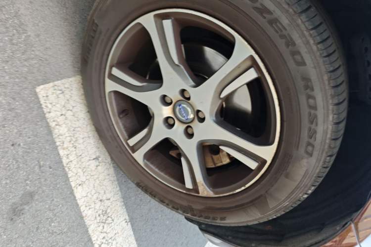 Used Volvo XC60 2014 T5 Zhiya Edition Right Front Wheel Hub