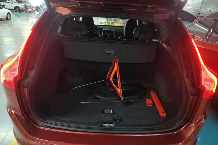 Used Volvo XC60 2014 T5 Zhiyi Edition Trunk