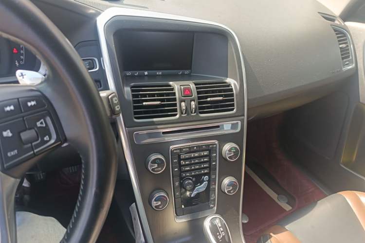 Used Volvo XC60 2014 T6 Zhiyi Edition Audio And AC Panel