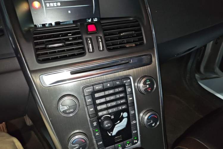 Used Volvo XC60 2014 Restyled T5 Zhiya Edition Audio And AC Panel