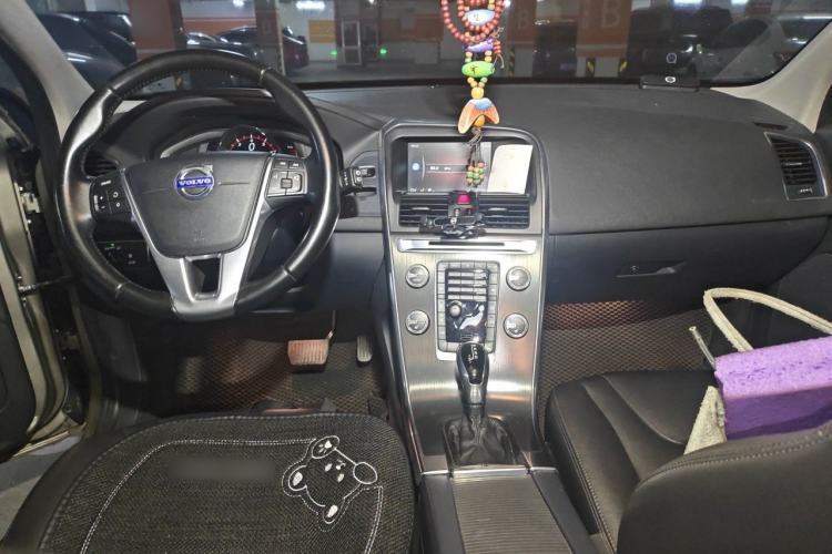 Used Volvo XC60 2014 T5 Zhiyi Edition Center Console