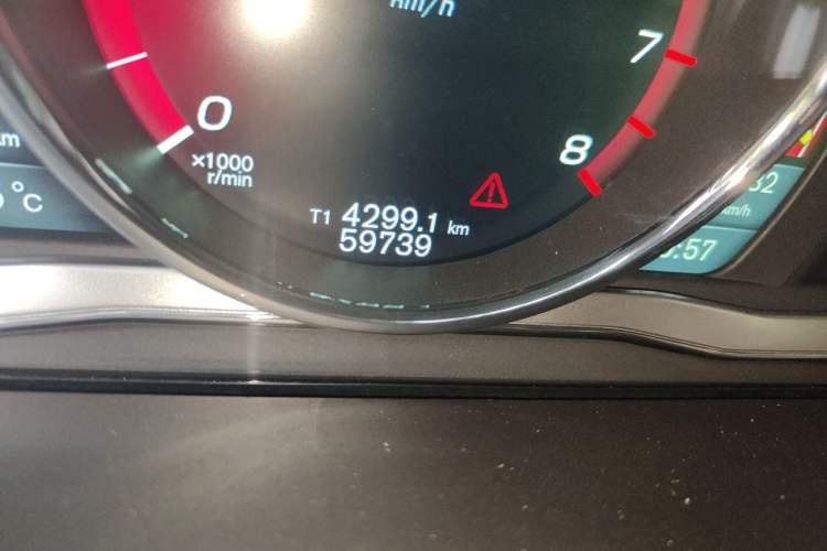 Used Volvo XC60 2014 Restyled T5 Zhiya Edition Odometer Close Up