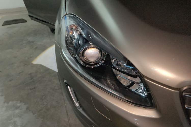 Used Volvo XC60 2014 T6 Zhiyi Edition Right Front Headlight