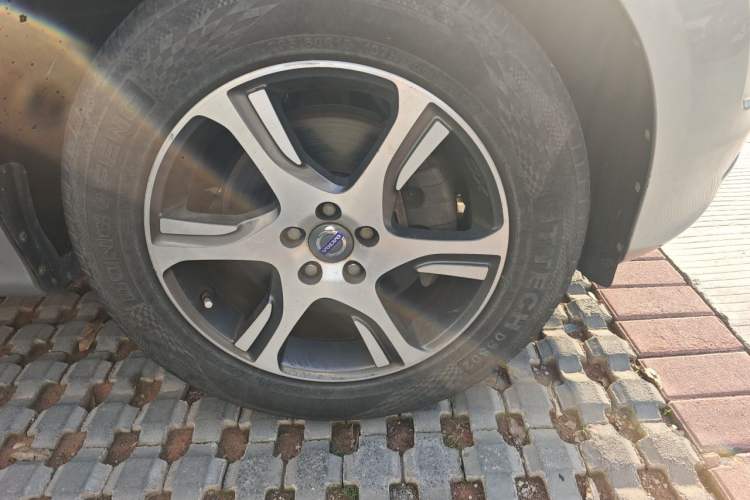 Used Volvo XC60 2014 Restyled T5 Zhiya Edition Right Front Wheel Hub