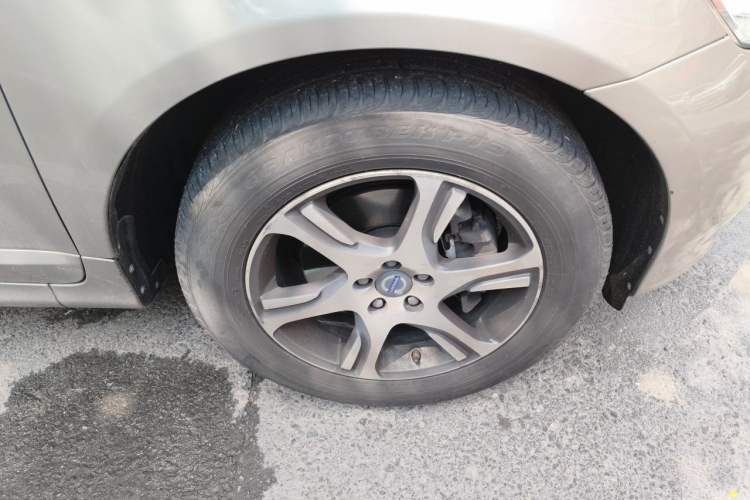 Used Volvo XC60 2014 T5 Zhiyi Edition Right Front Wheel Hub