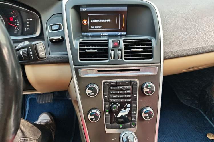 Used Volvo XC60 2014 Facelift T5 Zhiyi Edition Audio And AC Panel