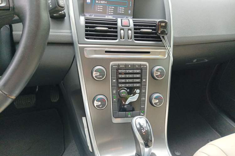 Used Volvo XC60 2014 Facelift T5 Zhiyi Edition Audio And AC Panel