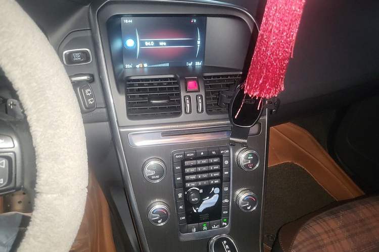 Used Volvo XC60 2014 Restyled T5 Zhiya Edition Audio And AC Panel