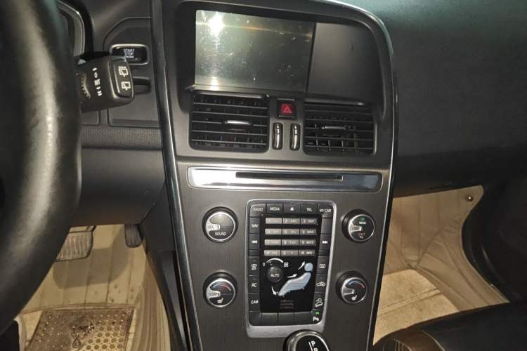 Used Volvo XC60 2014 Restyled T5 Zhiya Edition Audio And AC Panel