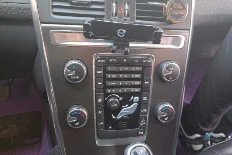 Used Volvo XC60 2014 T6 Zhiyi Edition Audio And AC Panel