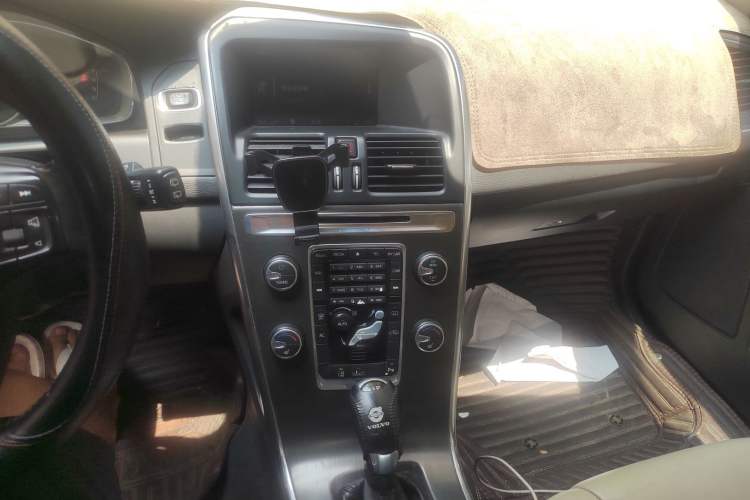 Used Volvo XC60 2014 T5 Zhiya Edition Audio And AC Panel