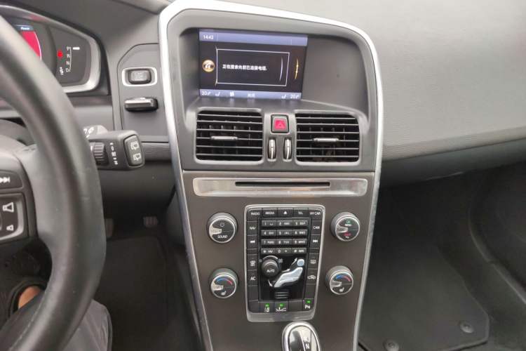 Used Volvo XC60 2014 T5 Zhiya Edition Audio And AC Panel