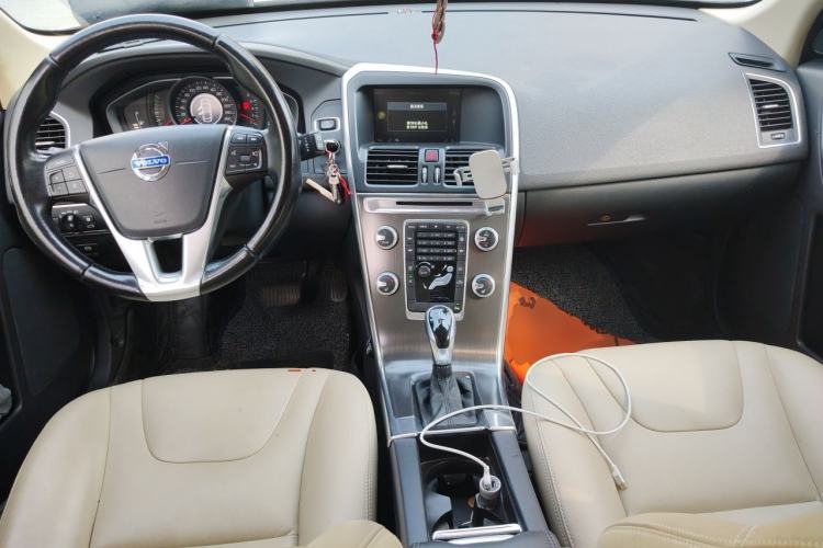 Used Volvo XC60 2014 T5 Zhiyi Edition Center Console