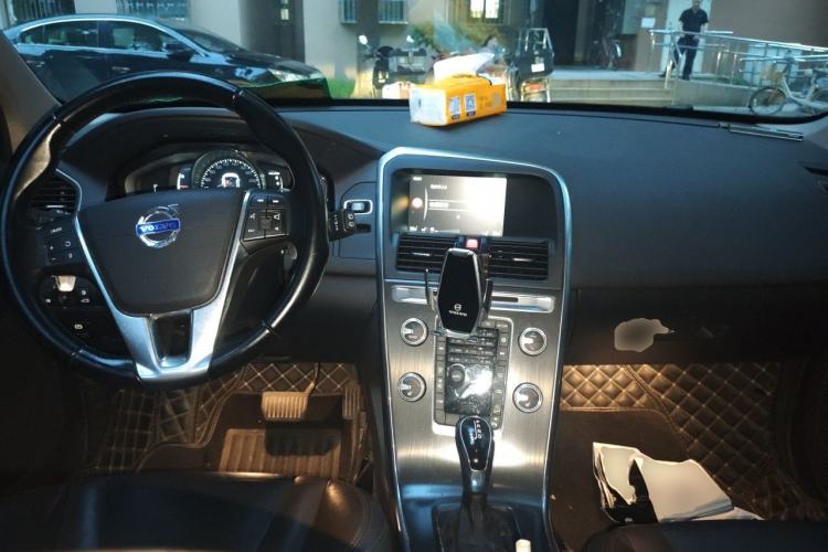 Used Volvo XC60 2014 T6 Zhiyi Edition Center Console