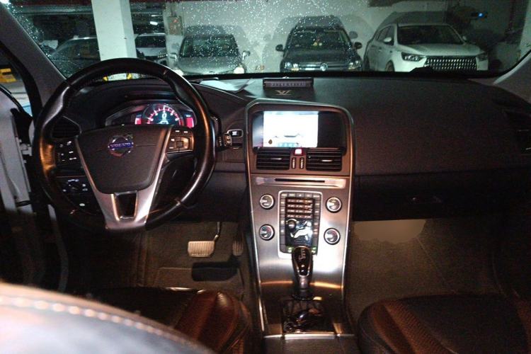 Used Volvo XC60 2014 T5 Zhiya Edition Center Console