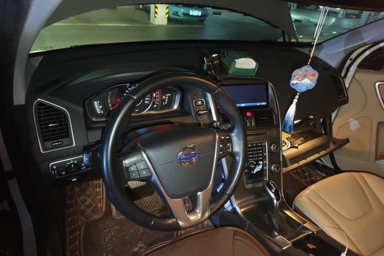 Used Volvo XC60 2014 T5 Zhiyi Edition Center Console