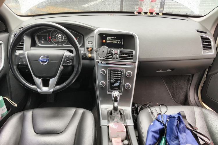 Used Volvo XC60 2014 T5 Zhiyi Edition Center Console