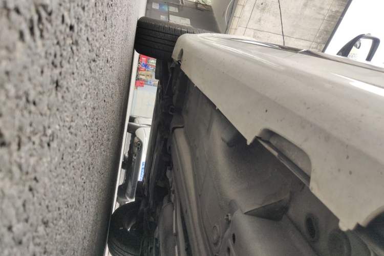 Used Volvo XC60  Chassis Rear Left