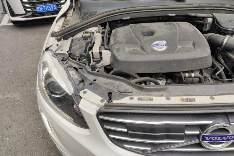 Used Volvo XC60  Engine Bay Right