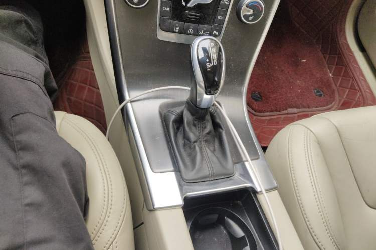 Used Volvo XC60  Gear Lever