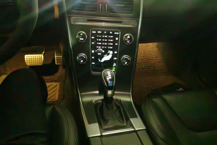 Used Volvo XC60 2014 T6 Zhiyi Edition Gear Lever