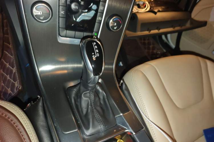 Used Volvo XC60 2014 T5 Zhiyi Edition Gear Lever