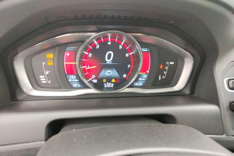 Used Volvo XC60 2014 T5 Zhiya Edition Instrument Cluster
