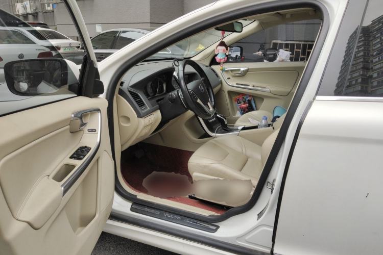 Used Volvo XC60  Left Front Seat