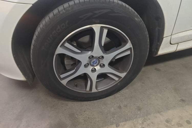Used Volvo XC60 2014 T5 Zhiyi Edition Left Front Wheel Hub