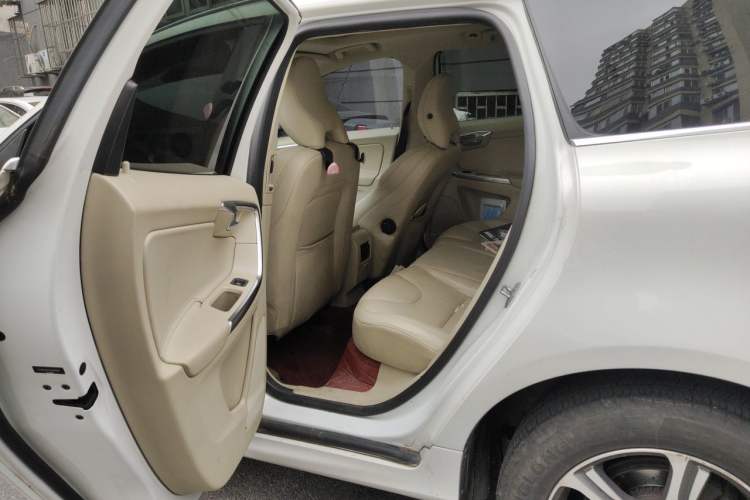 Used Volvo XC60  Left Rear Seat