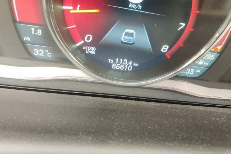 Used Volvo XC60  Odometer Close Up