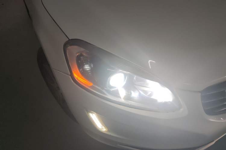 Used Volvo XC60 2014 T5 Zhiya Edition Right Front Headlight