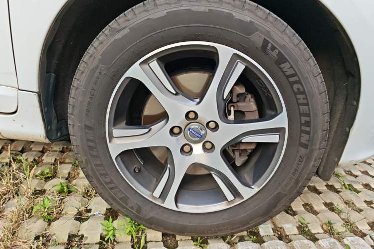 Used Volvo XC60 2014 Facelift T5 Zhiyi Edition Right Front Wheel Hub