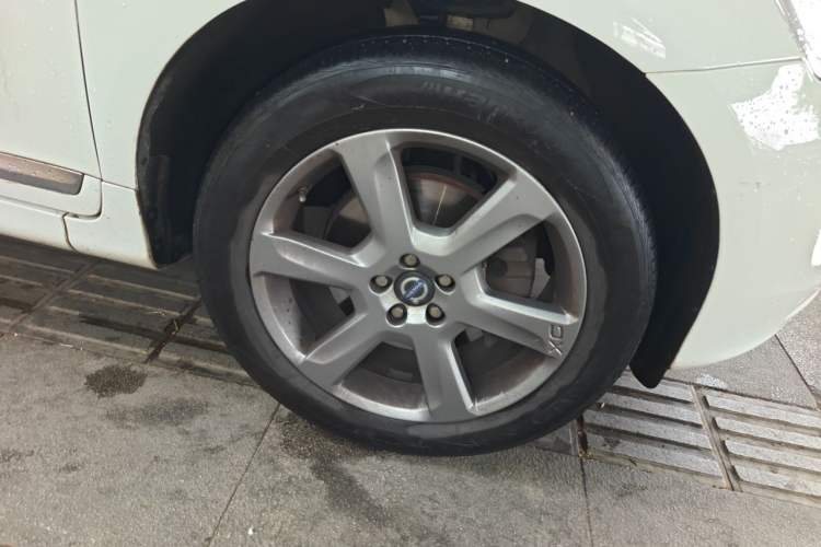 Used Volvo XC60 2014 T6 Zhiyi Edition Right Front Wheel Hub