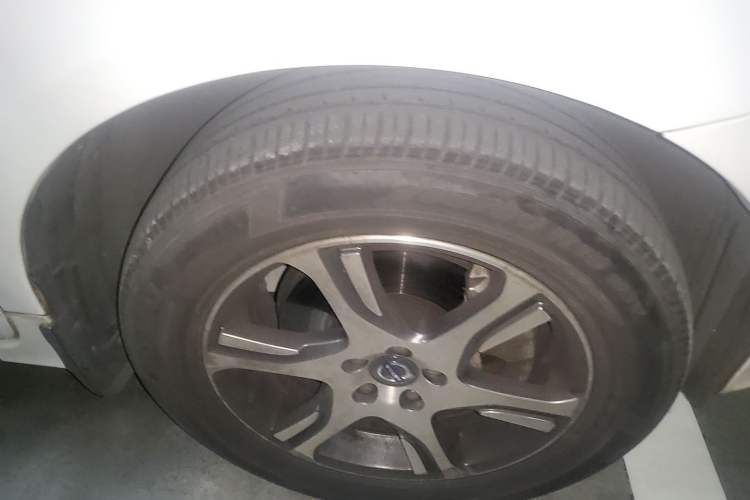 Used Volvo XC60 2014 Restyled T5 Zhiya Edition Right Front Wheel Hub