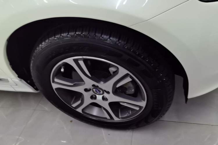 Used Volvo XC60 2014 T5 Zhiya Edition Right Front Wheel Hub