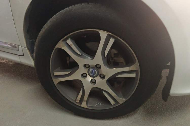 Used Volvo XC60 2014 T5 Zhiya Edition Right Front Wheel Hub
