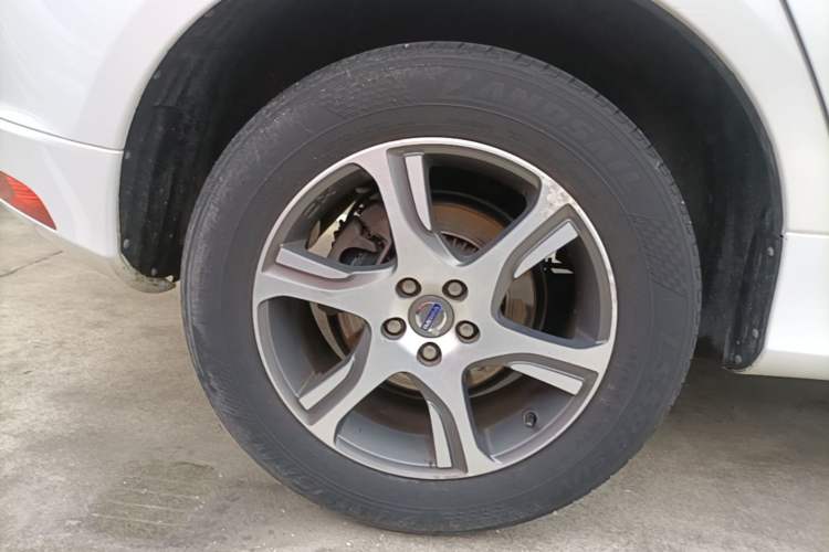 Used Volvo XC60 2014 T5 Zhiyi Edition Right Rear Wheel Hub