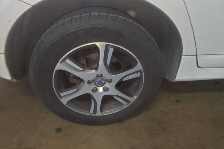 Used Volvo XC60 2014 T5 Zhiyi Edition Right Rear Wheel Hub