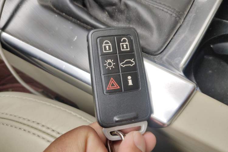 Used Volvo XC60  Vehicle Key