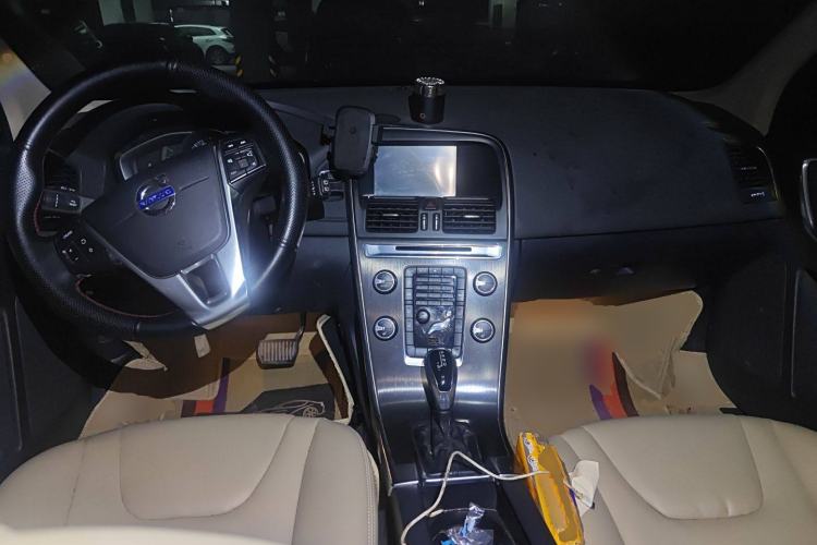 Used Volvo XC60 2014 T5 Zhiyi Edition Center Console
