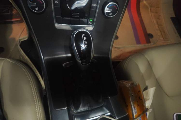 Used Volvo XC60 2014 T5 Zhiyi Edition Gear Lever
