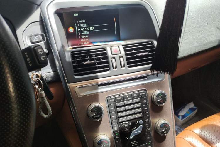 Used Volvo XC60 2015 T5 Smart Upgrade Model Audio And AC Panel