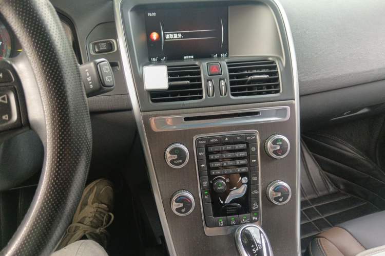 Used Volvo XC60 2015 T5 AWD Zhiyuan Edition Audio And AC Panel