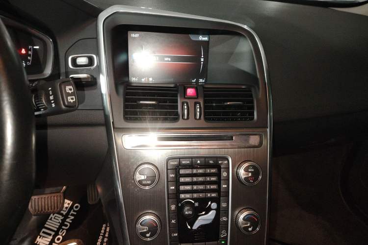 Used Volvo XC60 2015 T6 Zhiyi Edition Audio And AC Panel