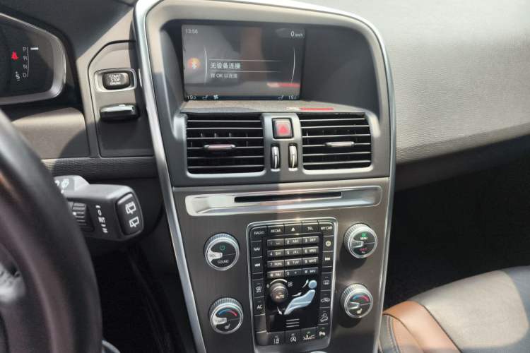 Used Volvo XC60 2015 T5 AWD Zhiyuan Edition Audio And AC Panel